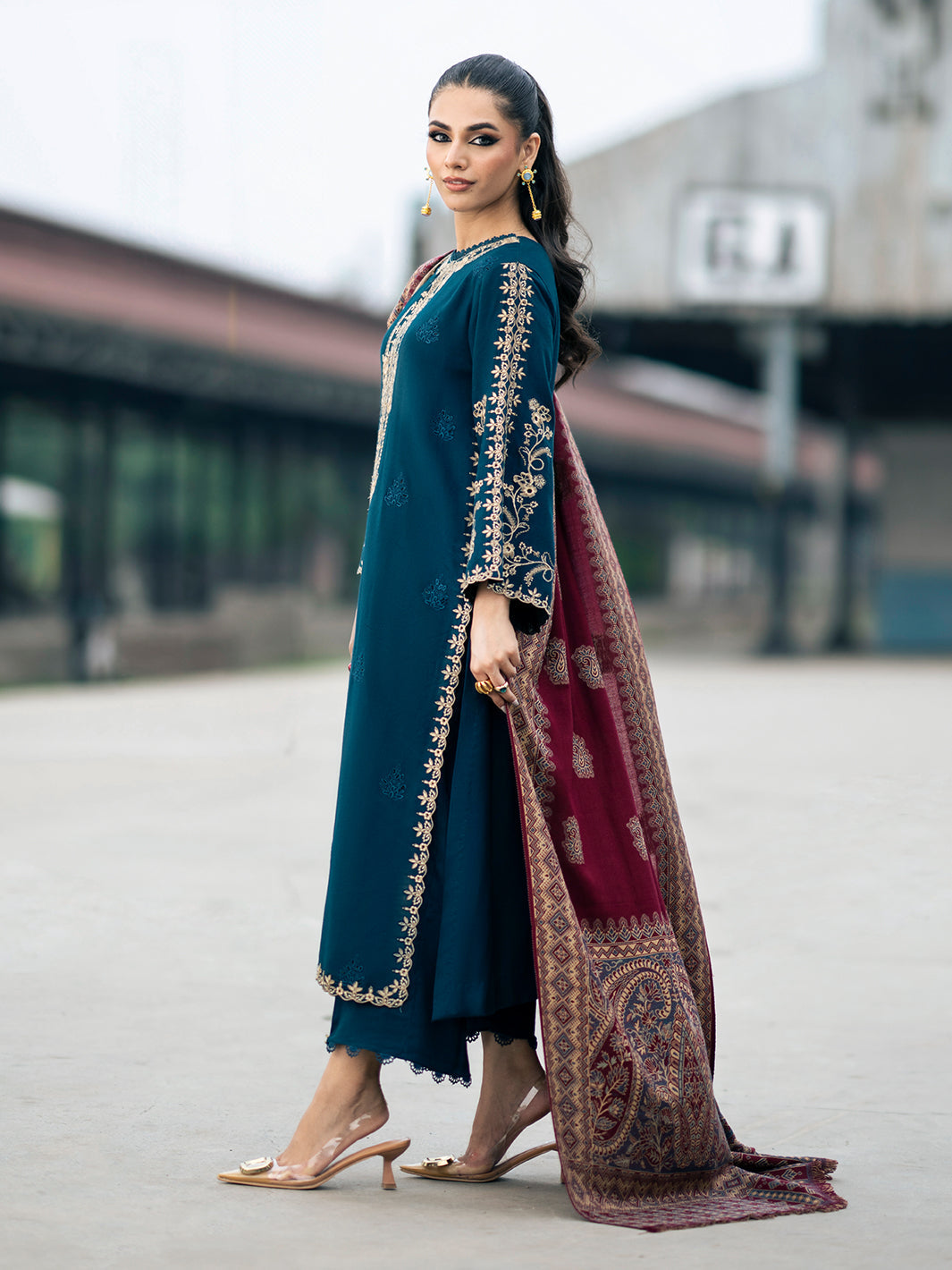 IZEL WINTER UNSTITCHED DHANAK 3PC WITH PRINTED SHAWL