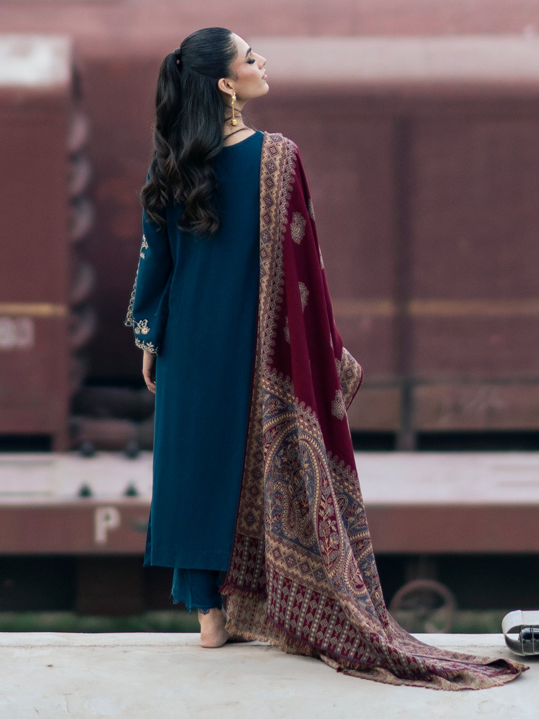 IZEL WINTER UNSTITCHED DHANAK 3PC WITH PRINTED SHAWL
