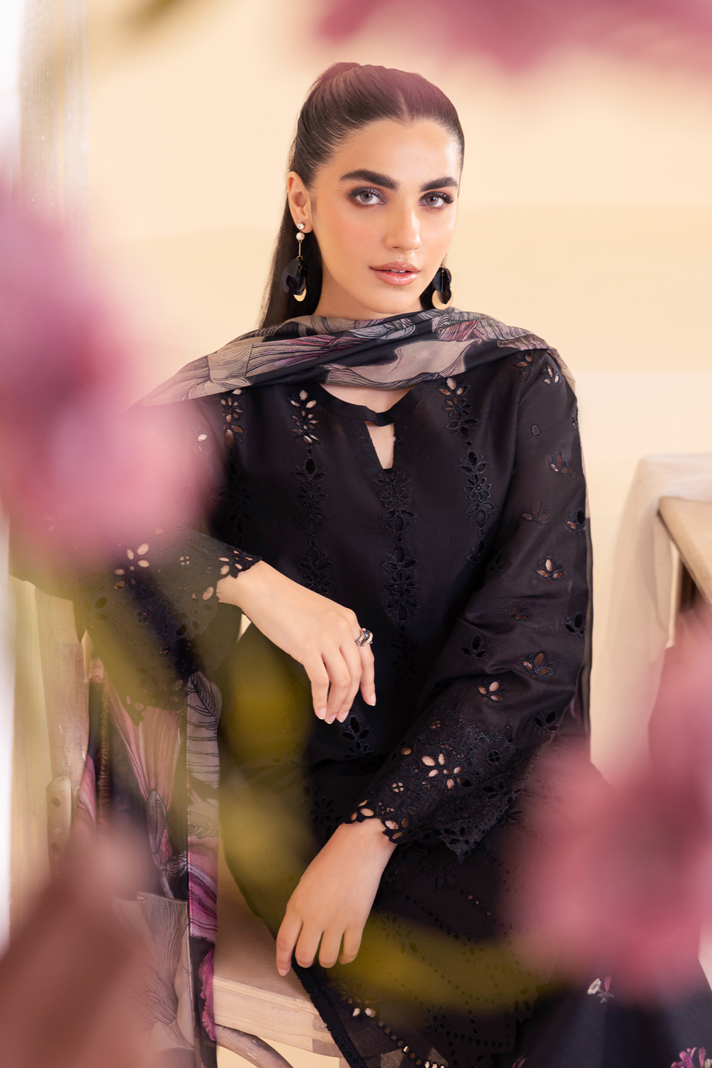 IZNIK - EMBROIDERED DHANAK 3PC WITH WHOOL SHAWAL (UNSTITCHED)