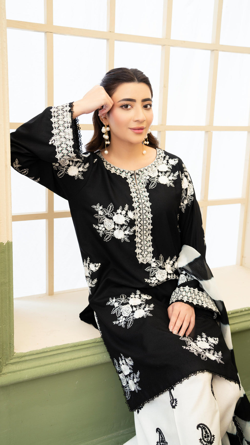 ZARA SHAHJAHAN | MONOCHROME | UNSTITCHED LAWN 3PC (SYT-568)