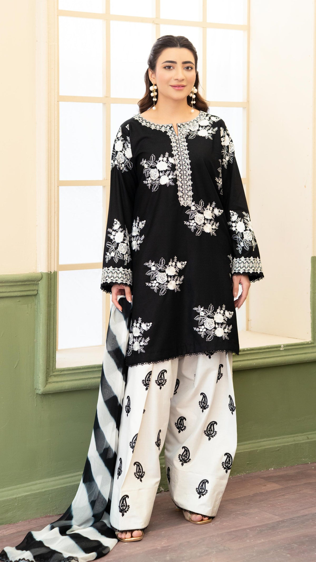 ZARA SHAHJAHAN | MONOCHROME | UNSTITCHED LAWN 3PC (SYT-568)