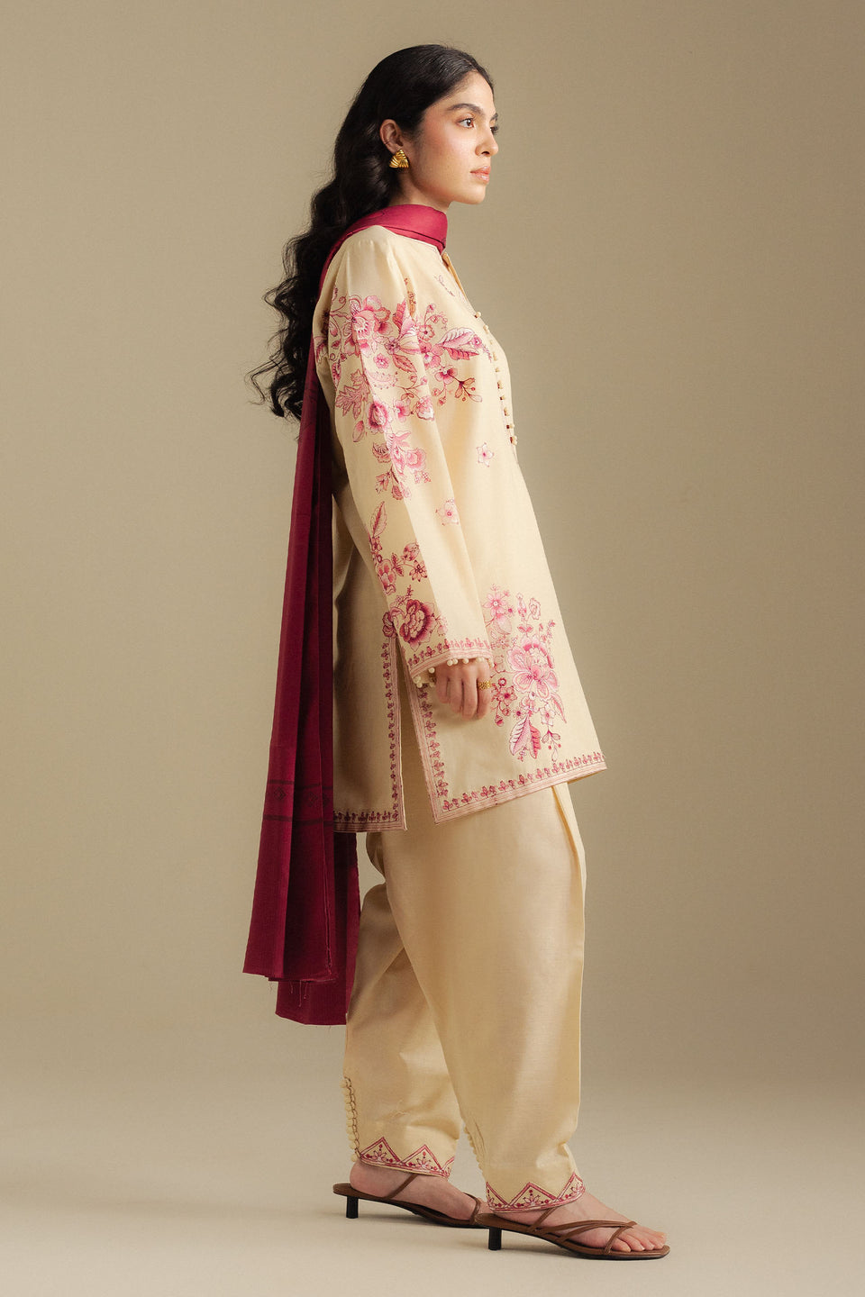 ZARA SHAHJAHAN -3PC DHANAK EMBROIDERED SHIRT WITH COUTRAI PRINT SHAWL AND TROUSER (SYT-232)