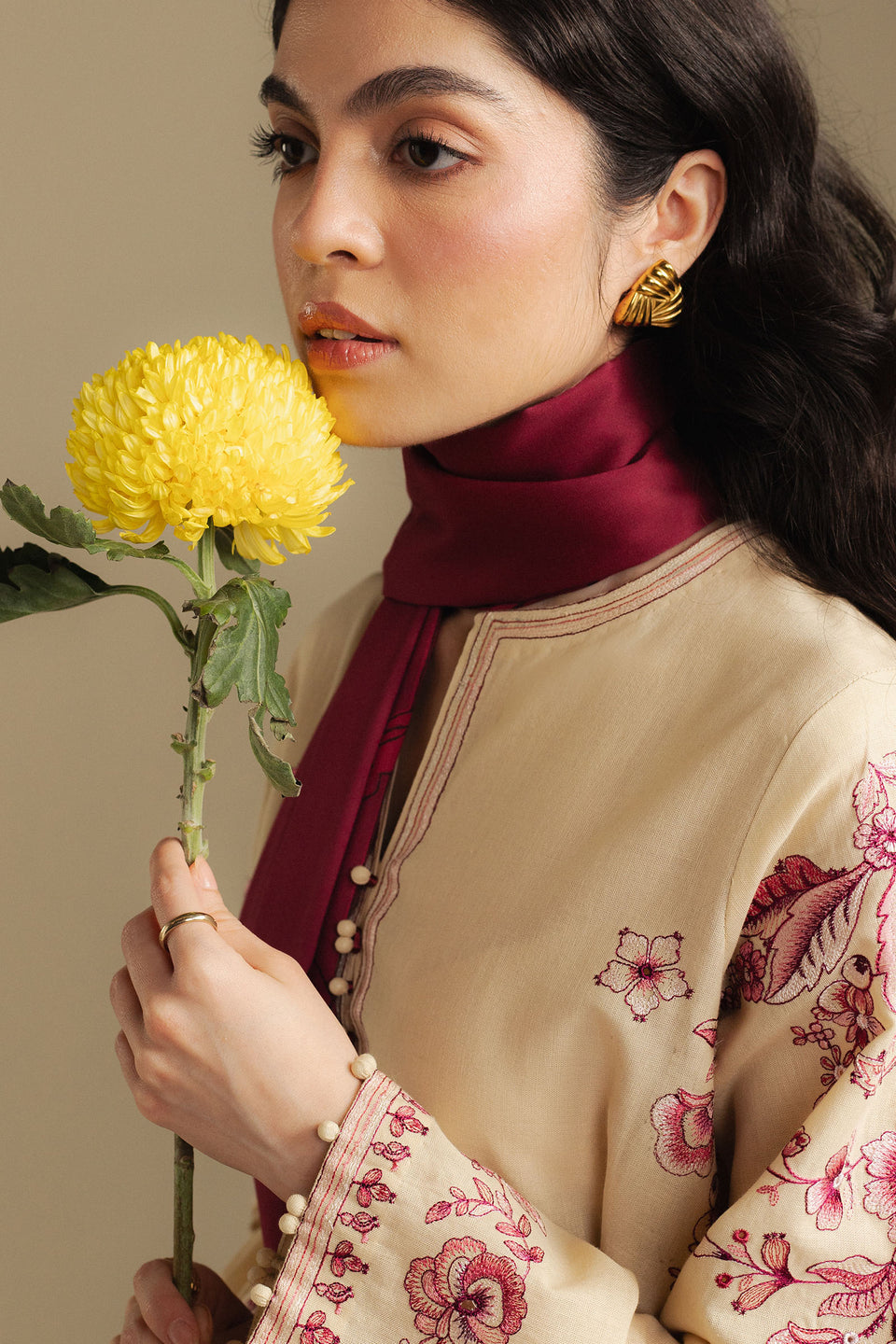 ZARA SHAHJAHAN -3PC DHANAK EMBROIDERED SHIRT WITH COUTRAI PRINT SHAWL AND TROUSER (SYT-232)