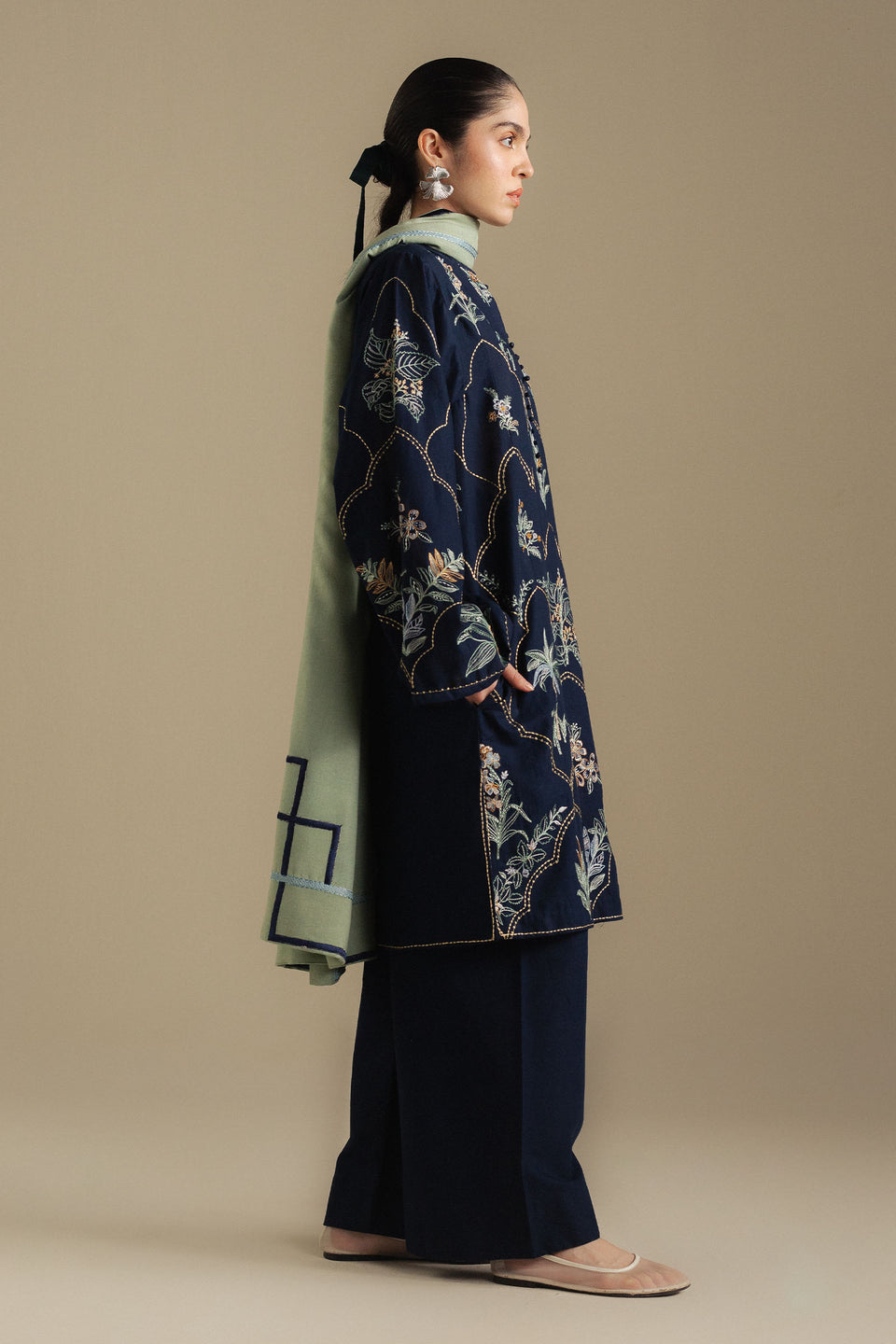 ZARA SHAHJAHAN -3PC DHANAK EMBROIDERED SHIRT WITH COUTRAI PRINT SHAWL AND TROUSER (SYT-232)