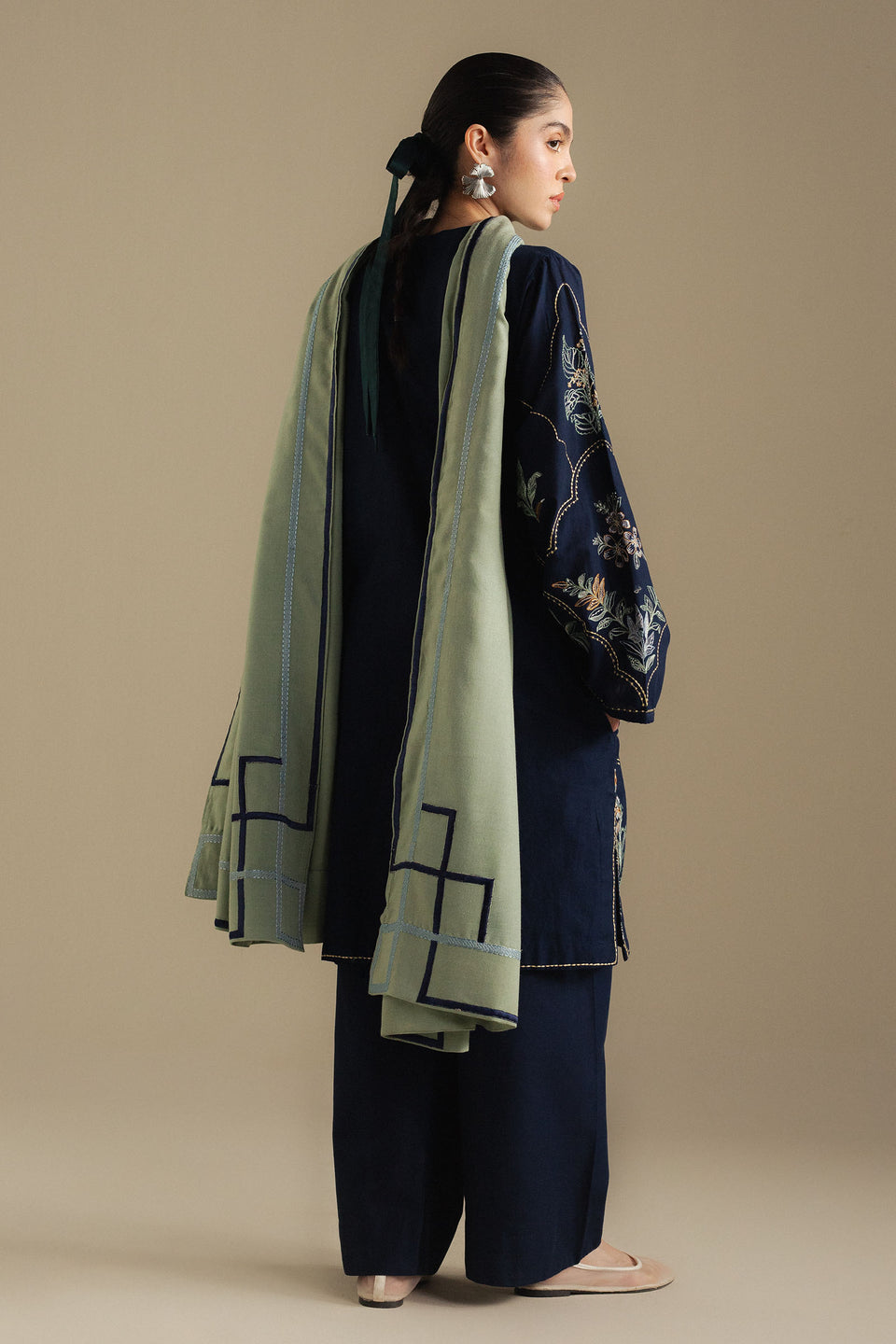 ZARA SHAHJAHAN -3PC DHANAK EMBROIDERED SHIRT WITH COUTRAI PRINT SHAWL AND TROUSER (SYT-232)