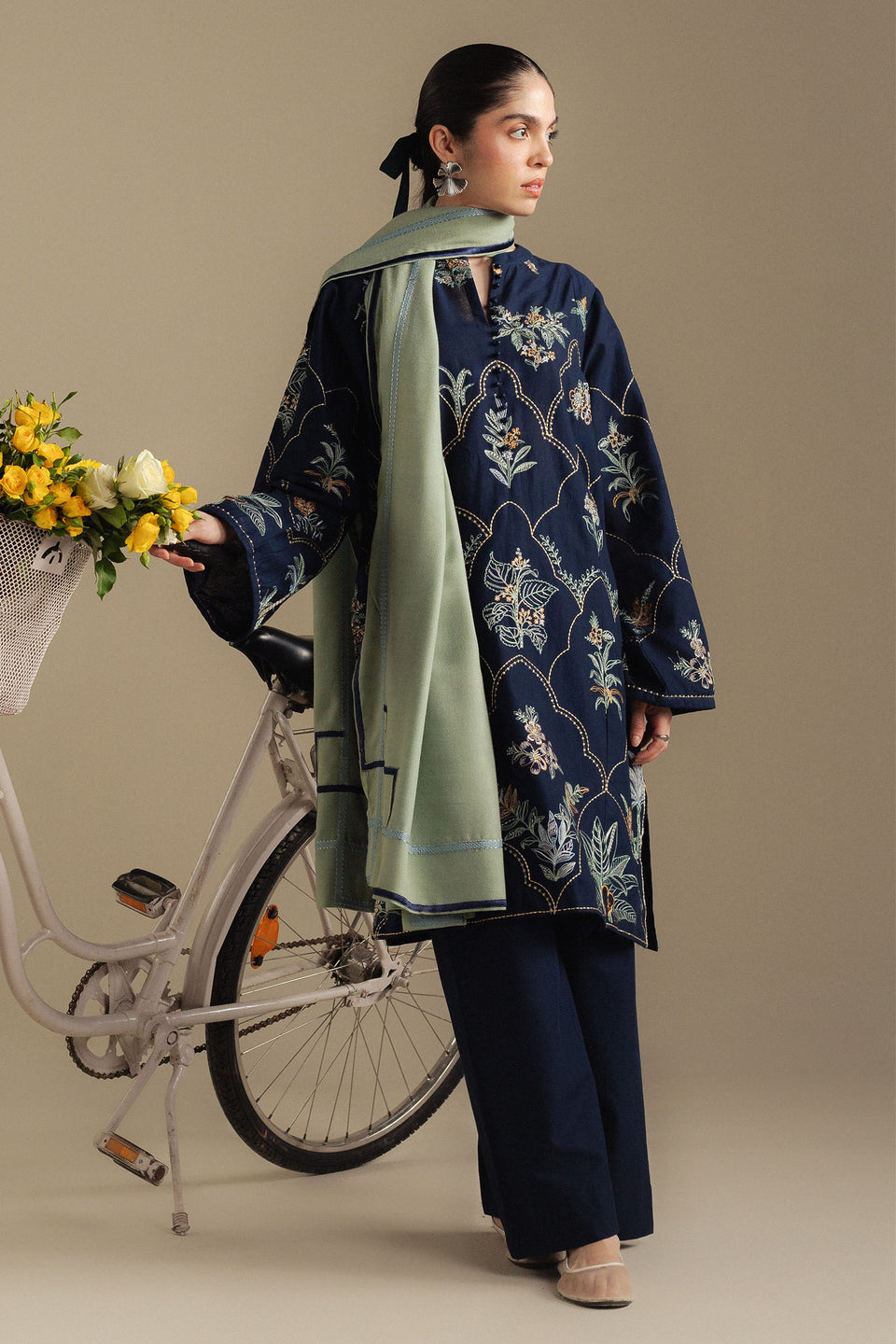 ZARA SHAHJAHAN -3PC DHANAK EMBROIDERED SHIRT WITH COUTRAI PRINT SHAWL AND TROUSER (SYT-232)