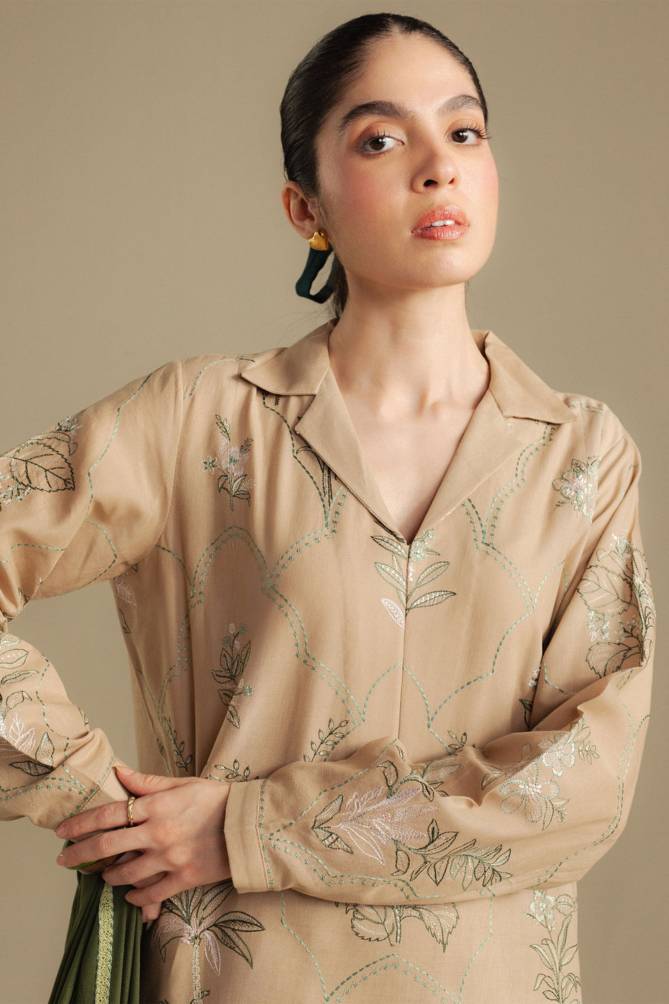 ZARA SHAHJAHAN -3PC DHANAK EMBROIDERED SHIRT WITH COUTRAI PRINT SHAWL AND TROUSER (SYT-233)