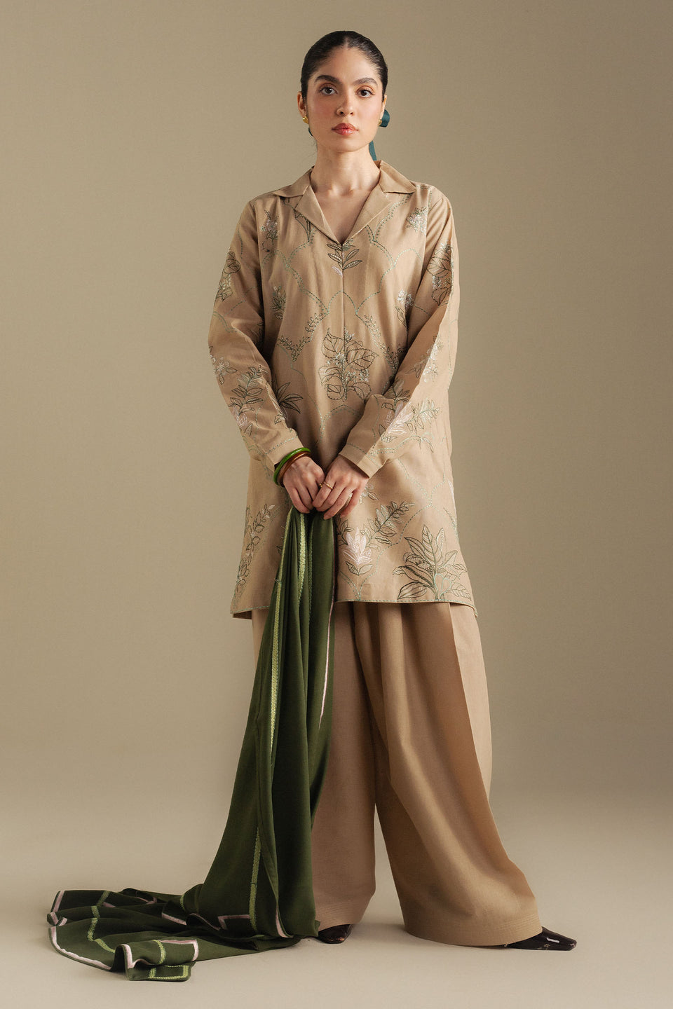 ZARA SHAHJAHAN -3PC DHANAK EMBROIDERED SHIRT WITH COUTRAI PRINT SHAWL AND TROUSER (SYT-233)