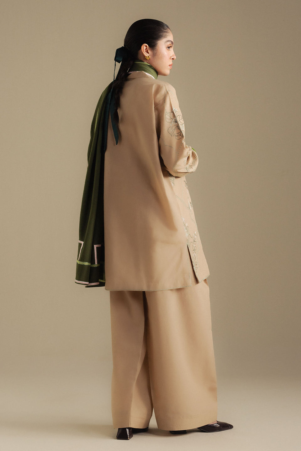 ZARA SHAHJAHAN -3PC DHANAK EMBROIDERED SHIRT WITH COUTRAI PRINT SHAWL AND TROUSER (SYT-233)