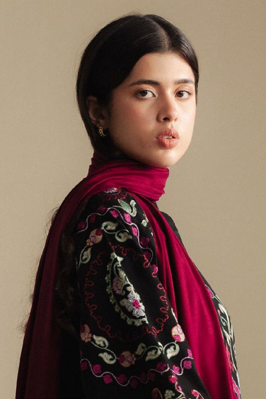 ZARA SHAHJAHAN -3PC DHANAK EMBROIDERED SHIRT WITH COUTRAI PRINT SHAWL AND TROUSER (SYT-242)