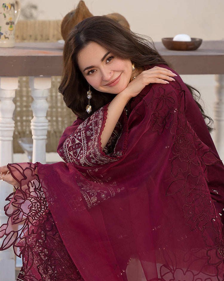 QALAMQAR-3PC DHANAK EMBROIDERED SHIRT WITH ORGANZA EMBROIDERED DUPATTA AND EMB TROUSER (SYT-144)