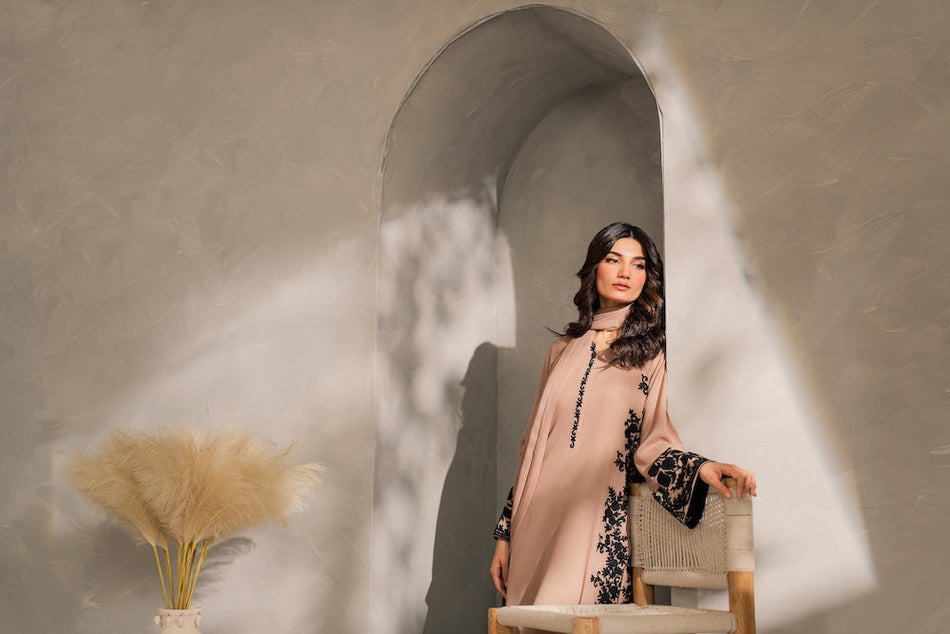 ASIM JOFA-3PC DHANAK EMBROIDERED SHIRT WITH TYE&DYED CHIFFON DUPATTA AND TROUSER (SYT-157)