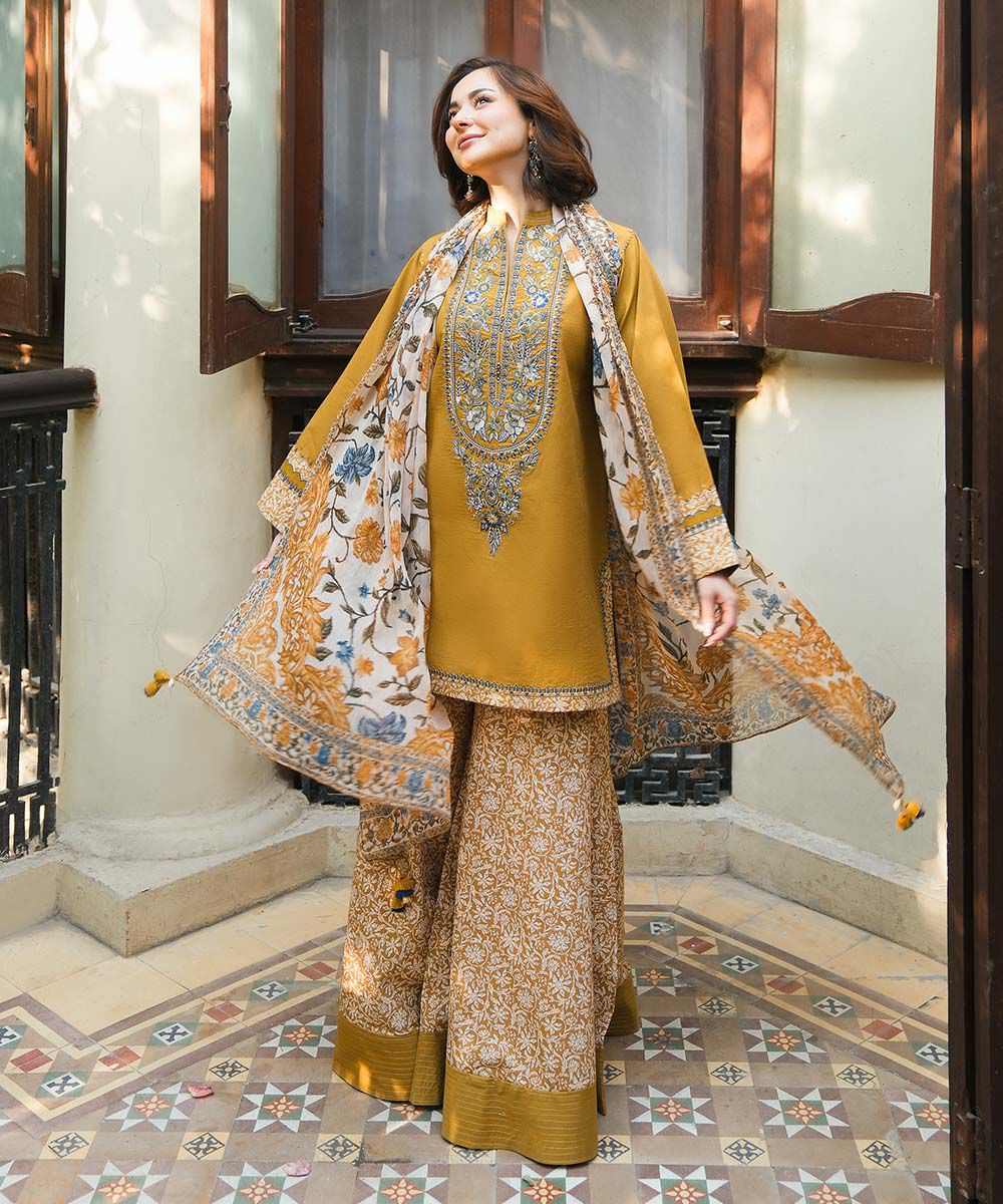 SAPPHIRE - UNSTITCHED 3PC EMBROIDERED DHANAK SUIT WITH PRINTED PASHMINA WOOL SHAWAL (SYT-182)