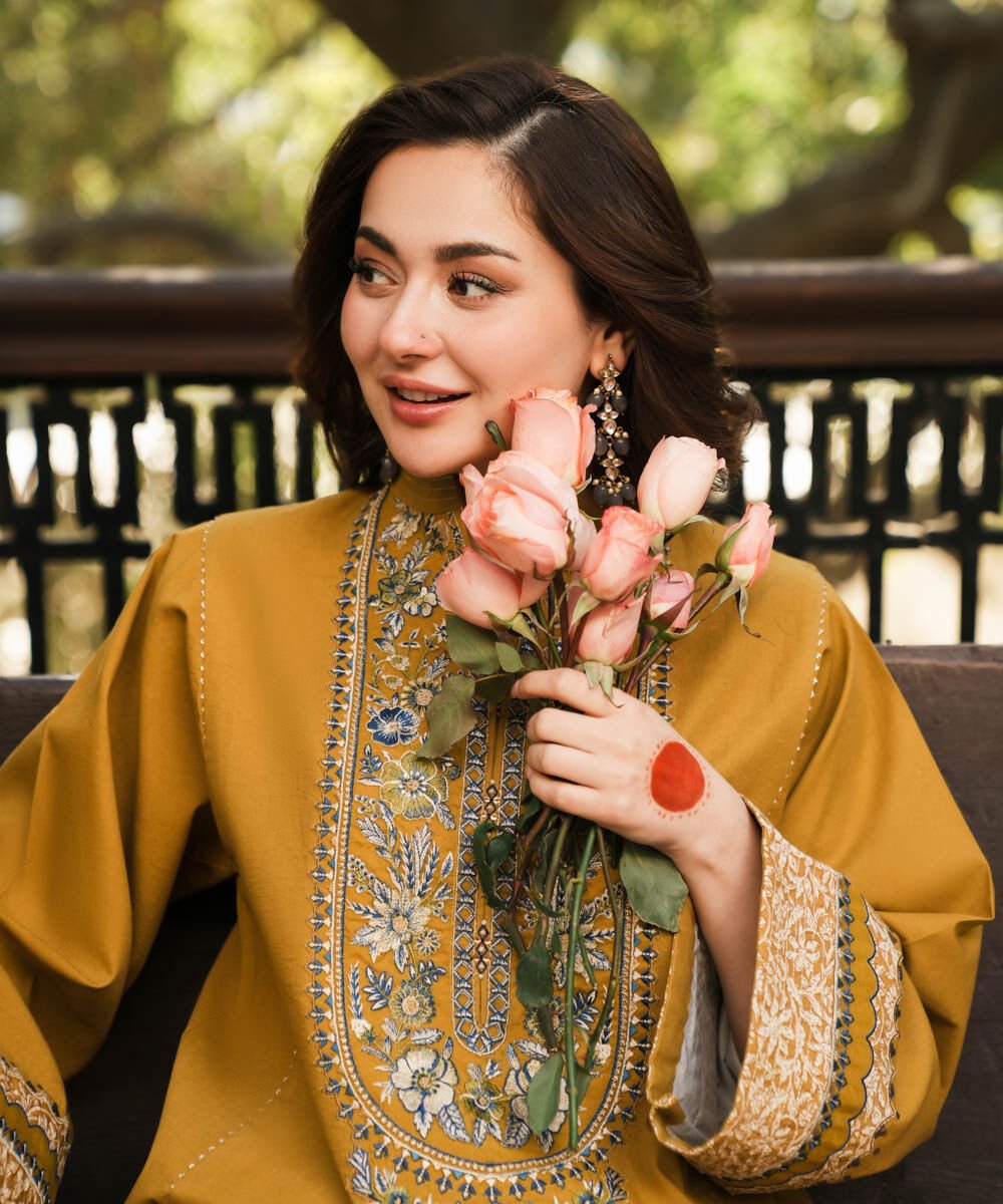 SAPPHIRE - UNSTITCHED 3PC EMBROIDERED DHANAK SUIT WITH PRINTED PASHMINA WOOL SHAWAL (SYT-182)